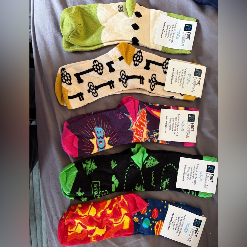 30+ new pairs of women’s socks